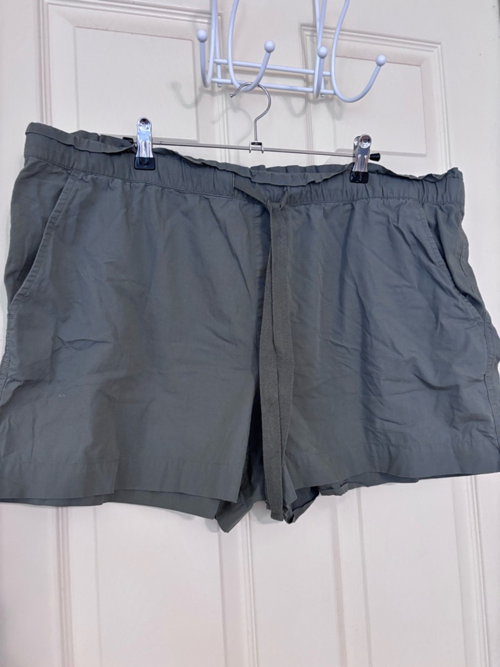LOFT Relaxed Drawstring Paper bag style  Shorts in Olive Green